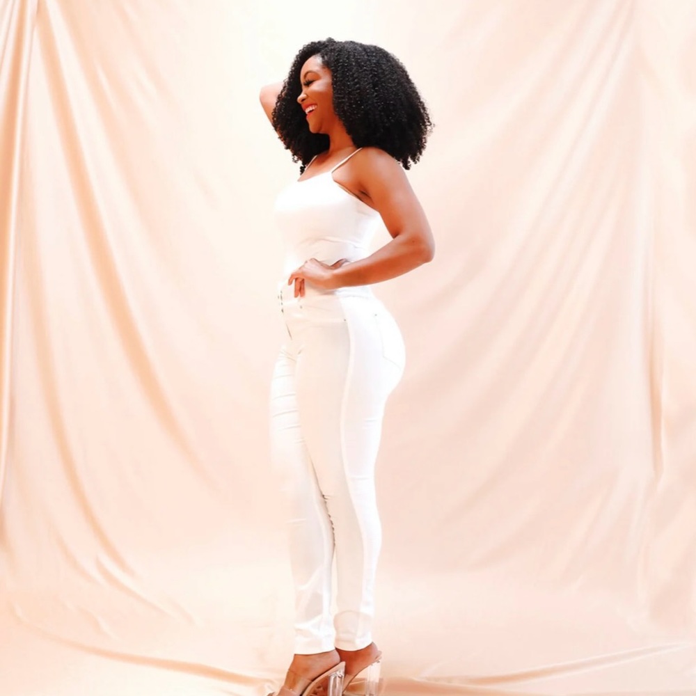 Sassy Jones White Khloe Jeggings!